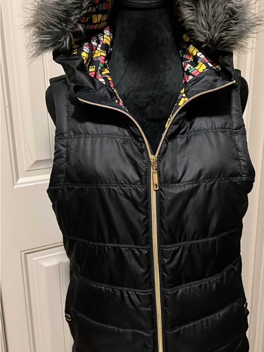Black Faux-Fur Trim Hooded Puffer Vest with Gold Zipper